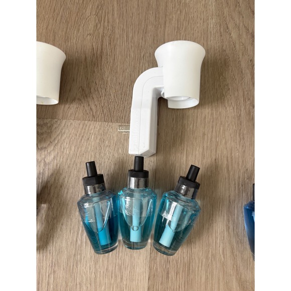 Bath & Body Works Other - Bath & Body Works Wallflowers White Plug-In Diffuser & 3 Blue Fragrance Refills
